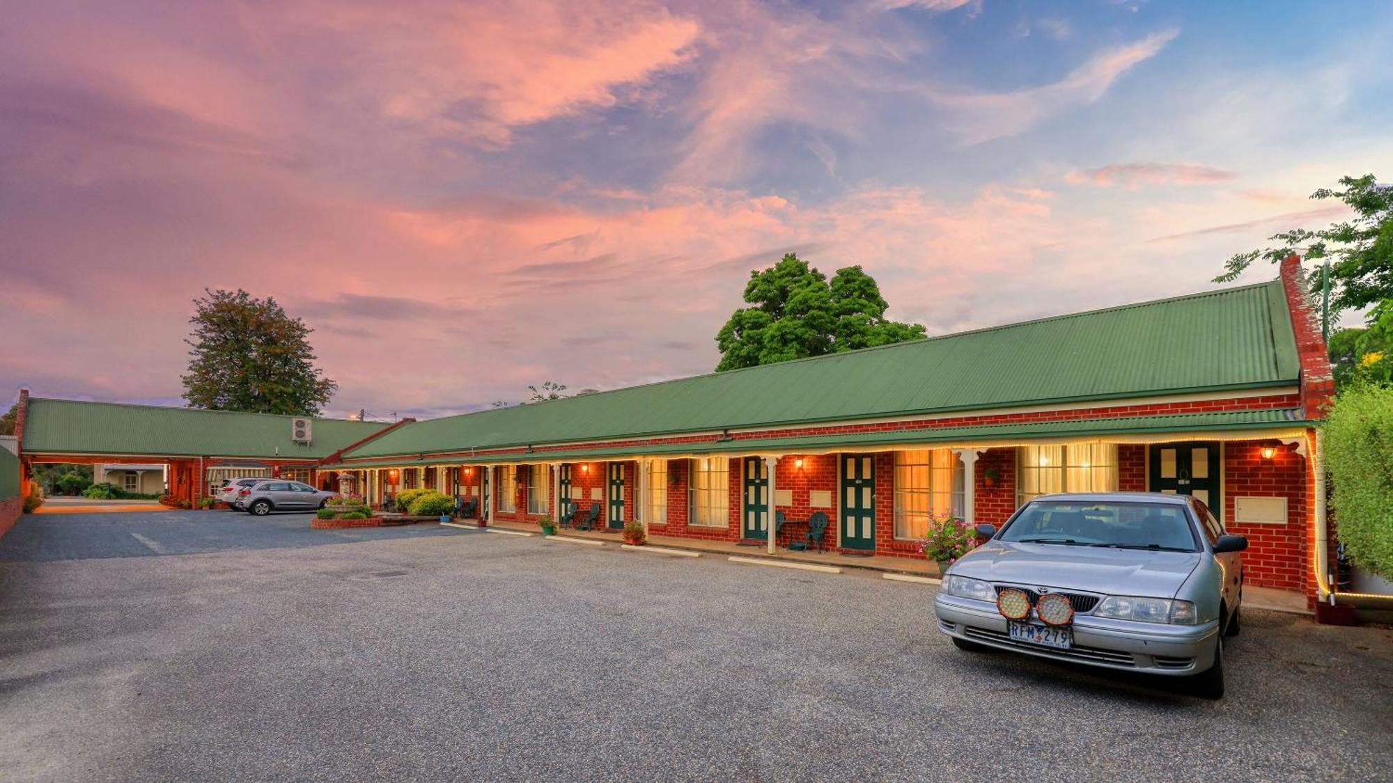 Elms Motor Inn Tumut Exterior foto